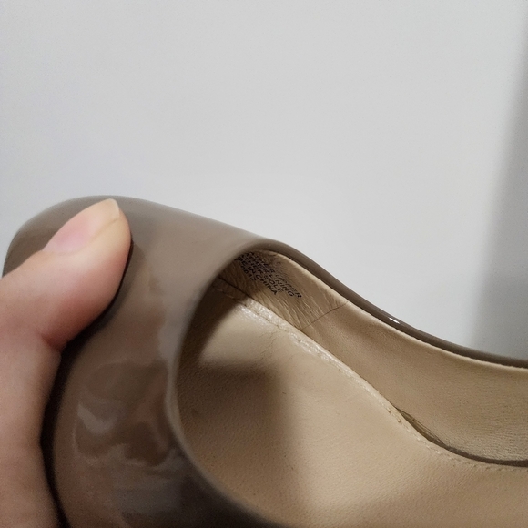 Brian Artwood Brown Taupe Patent Leather Platform Pumps Heels Shoes Event Evenin - Picture 16 of 16